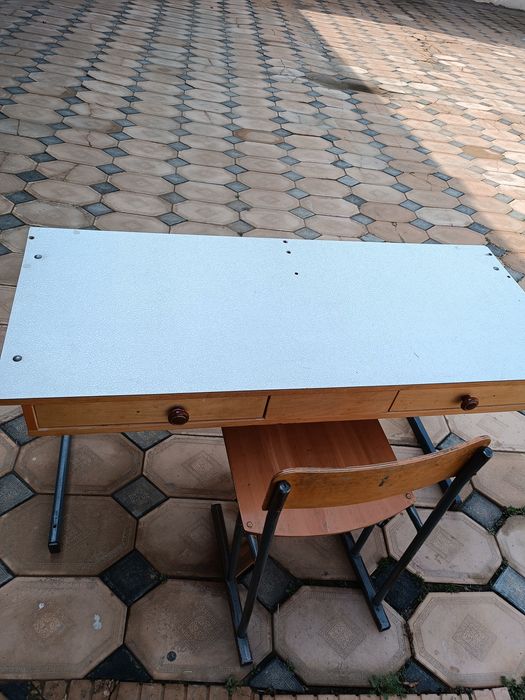 Продаётся парта стол