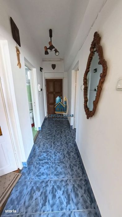 Două case în curte comună, 6 camere + 385 teren - zona semicentrală