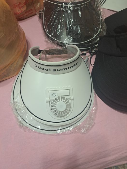 Срочно продам  головные  уборы.