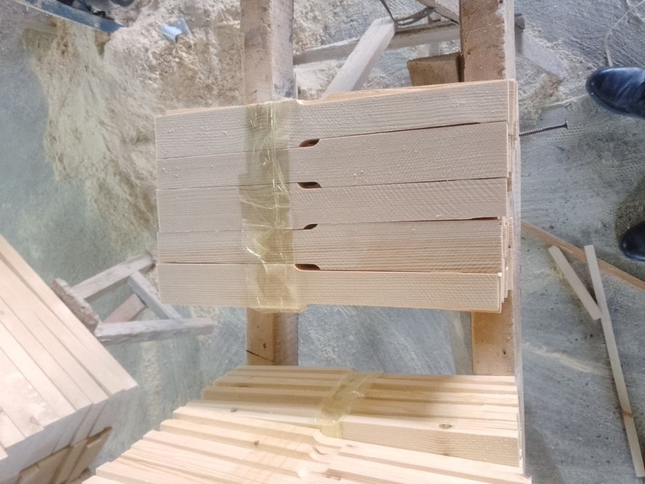 Romdetal yangi sifatli sasna taxtdan kesilgan