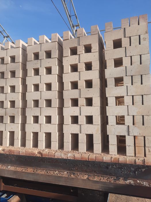 Xom va pishgan gisht