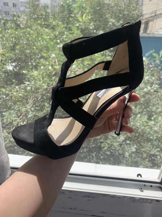 Продам босоножки