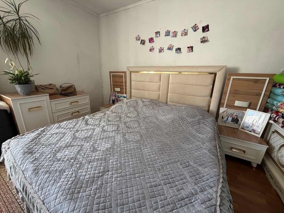 Продам спальный гарнитур