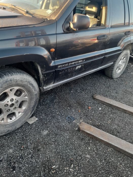 Продавам джип гранд чероки на части