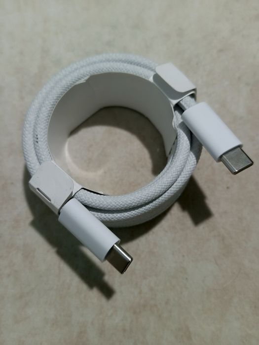 Кабель от Apple Tupe C