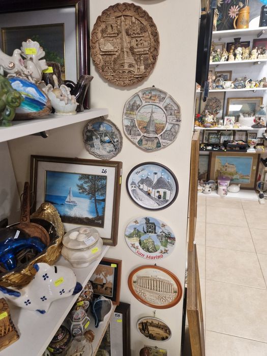 Разпродажба чинии за стена