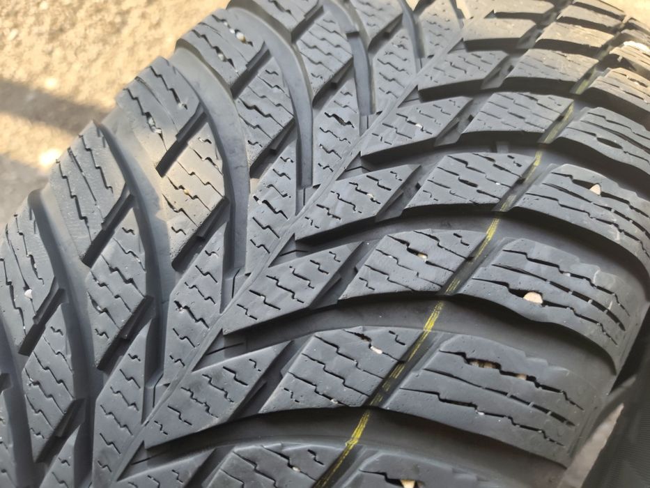 215/65/16" 2бр Nokian snowproof 2 suv, dot4022,7mm