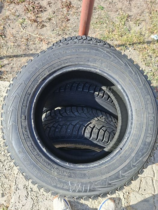 Продам шины 205/65/15 нокиа