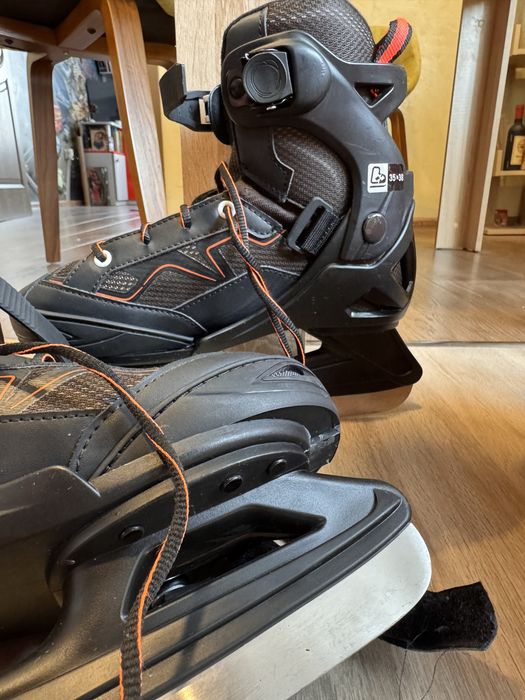 Комплект кънки за лед +каска