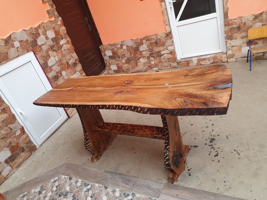 Masa din lemn de nuc . 1,80/65/0,6cm grosime blat .