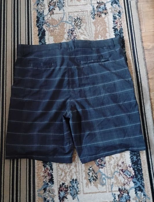 Vând pantaloni scurți bărbați