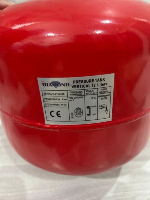 Продам расширительный бак НОВЫЙ