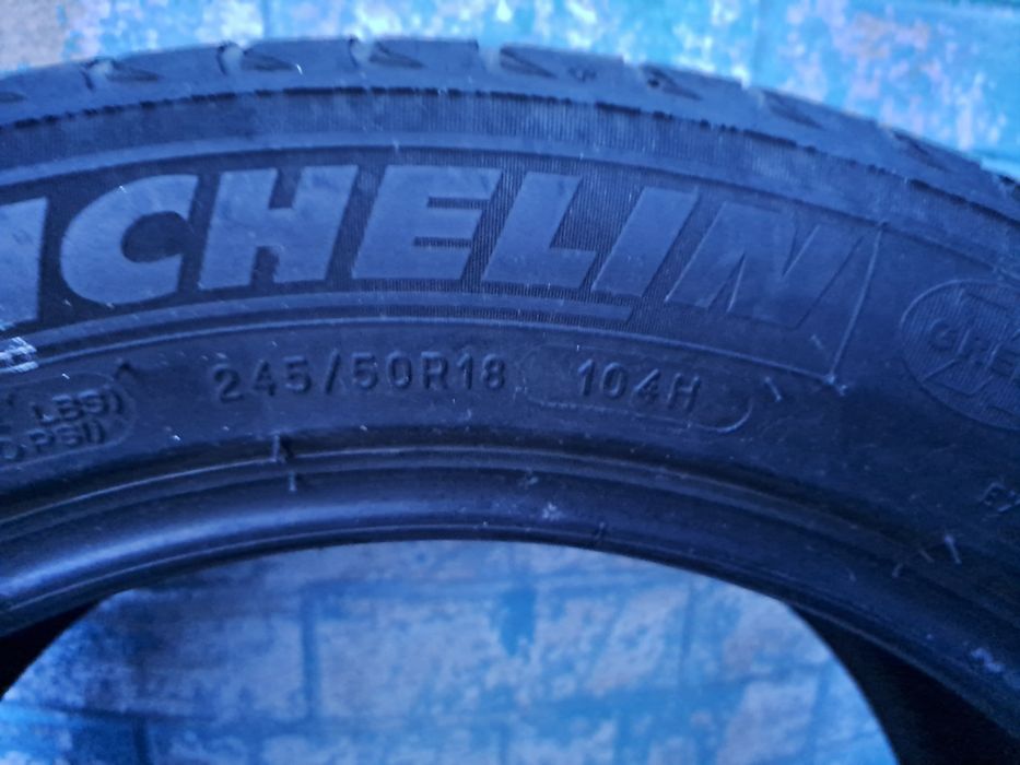 Продам две резины Мишлен.