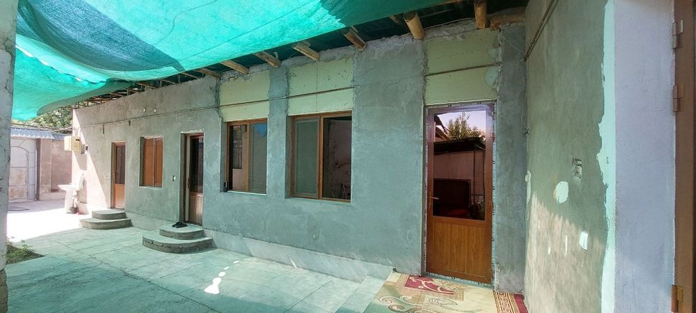 3 хоналик ховли уй сотилади 3.25 сотих рохат крук якинида