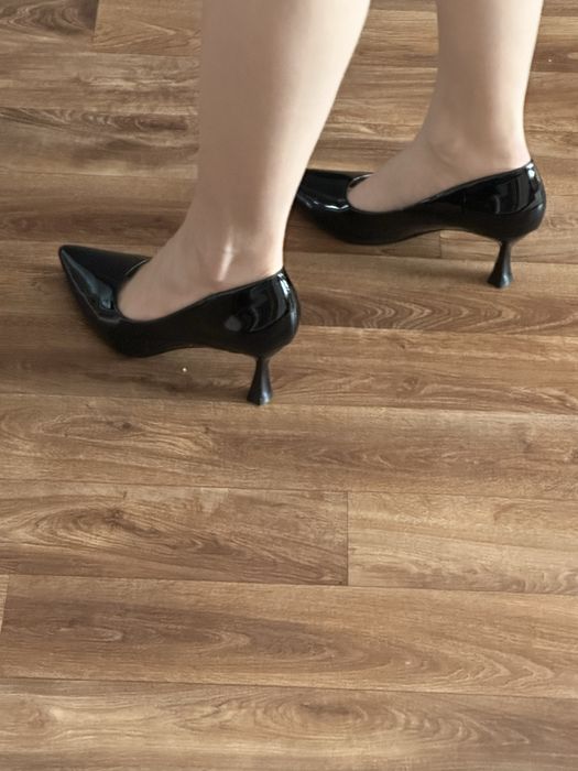 Продам лаковые туфли на выход