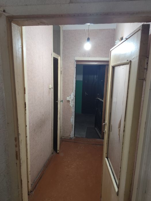 Чилонзор 8 кв.дан 2/2/4 уй срочно сотилади