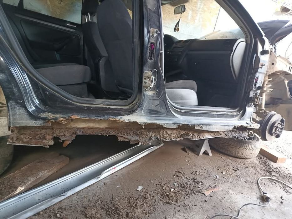 Tinichigiu ,Vopsitor auto.