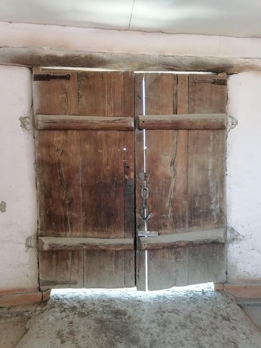 Кадимий дарвоза сотилади