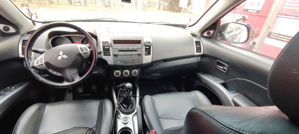 Mitsubishi Outlander II, 180.000 km, 7 locuri, 4x4