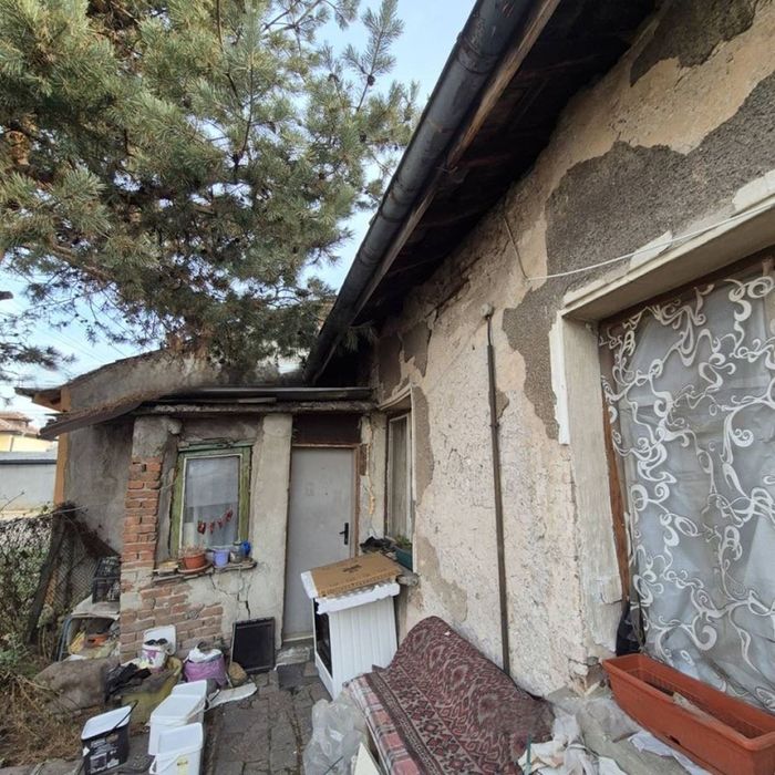 Продава се Къща в София, Модерно предградие - 300 кв.м за 204 €/кв.м - Снимка #1