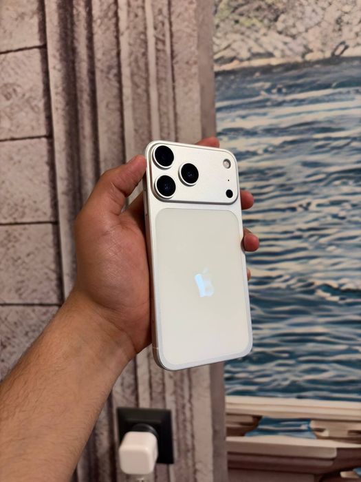 Iphone 11 lekn Iphone 17 pro qilingan