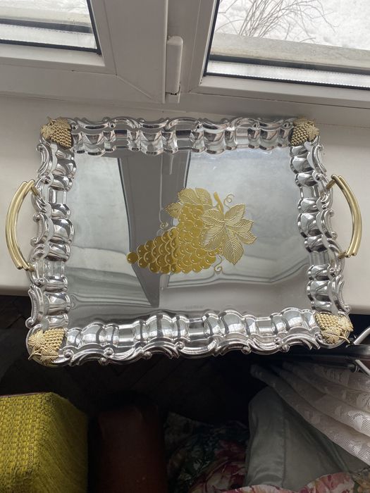 Новые наборы ножей, вилки , ложки . Поднос