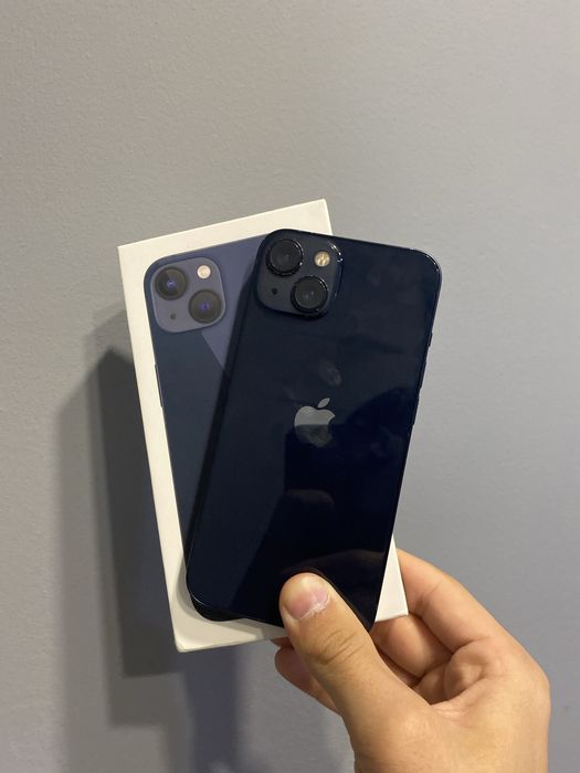 срочно продаю Айфон  13