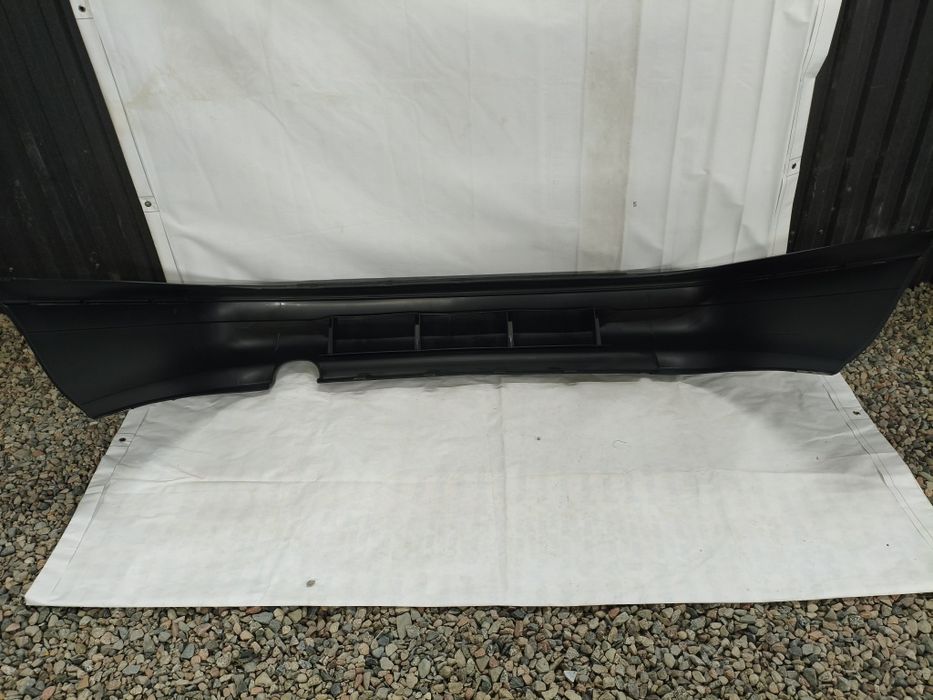 Продаю задний бампер Тойота Карина Е