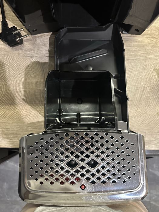 Кафеавтомат Philips LatteGo 2231 с автоматична капучино система