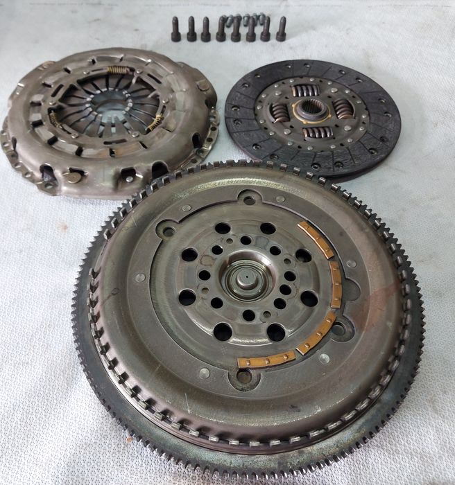 Оригинален демферен маховик, притискател, съединител за мерцедес 2.2цд