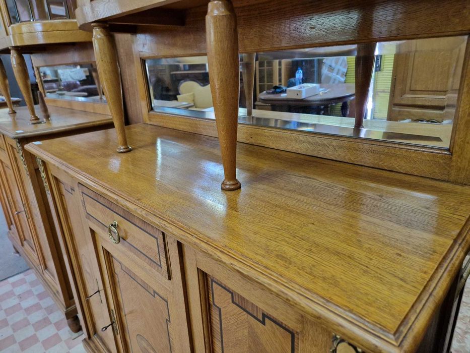 Дъбова витрина с интарзия и цветен витраж, налични два броя