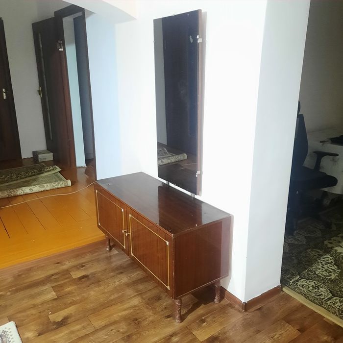 Тумбочка с зерколом