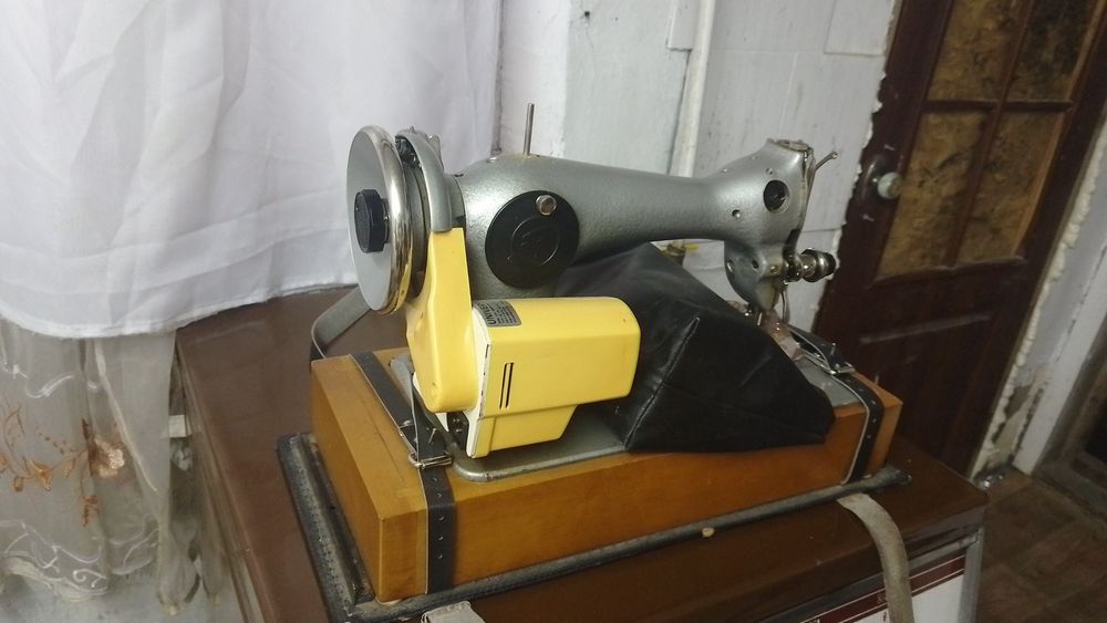 Продам швейную машинку