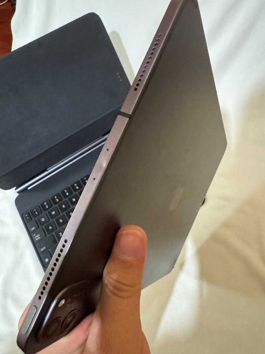 iPad Pro 11" 256GB + Magic Keyboard + Apple Pencil + SIM karta