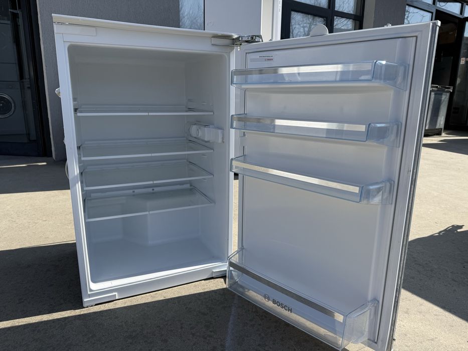 Малък хладилник за вграждане Bosch