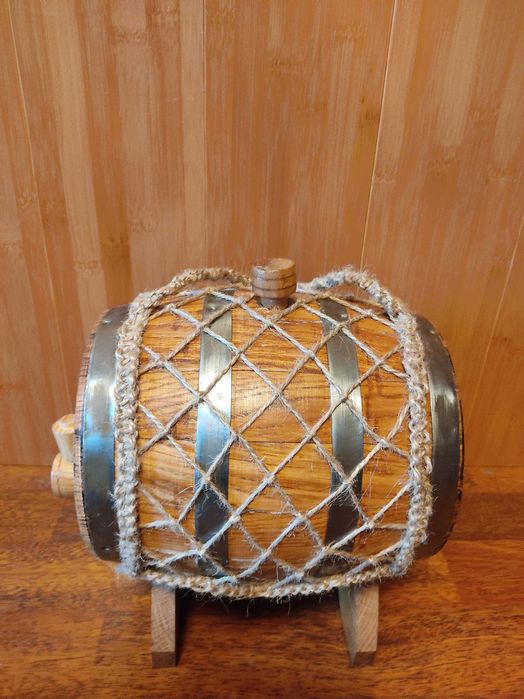 Бочки дубовые , дубовые бочки