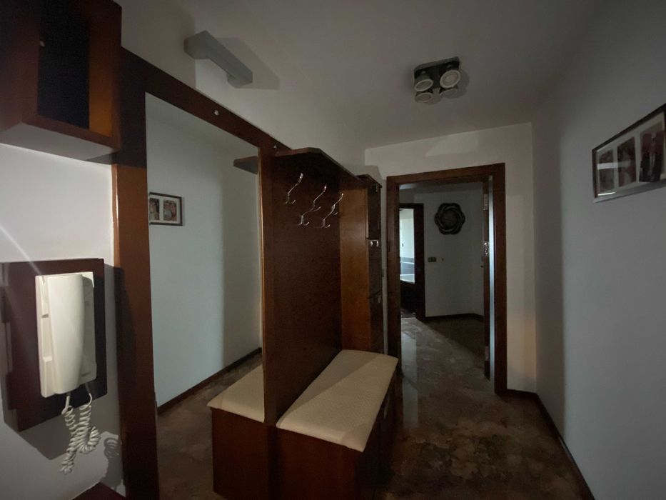 Продава се Многостаен апартамент в Разлог - 222 кв.м за 811 €/кв.м - Снимка #2