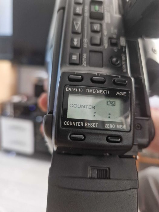 Ретро видеокамера Sony Handycam CCD-F550E Vidro 8-нов пълен комплект-батерия+зарядно