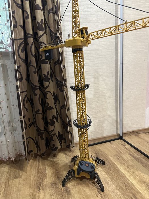 Игрушка кран на ду управлении