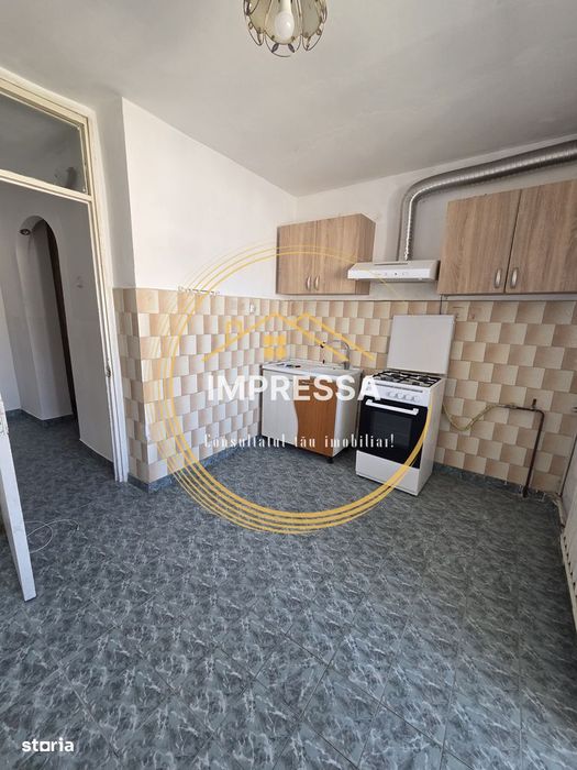 Se vinde apartament 3 camere 71mp decomandat 66000euro neg