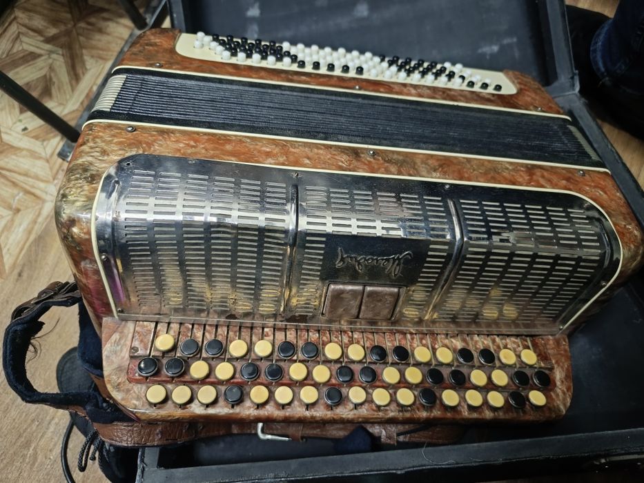 Продам баян б/у.