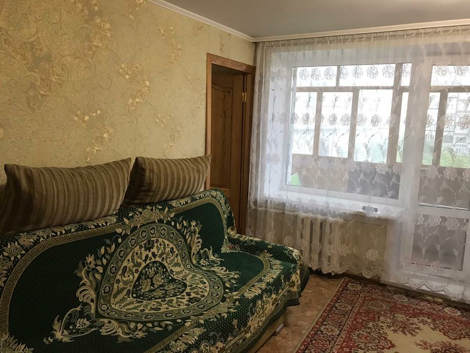 Сдаю 2 ком квартиру в центре города.