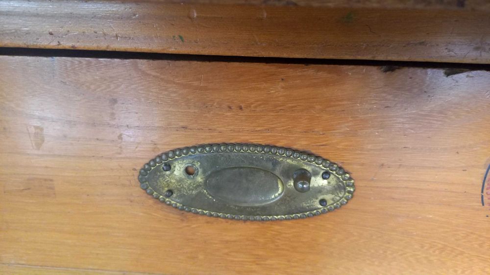 Старинен ретро шкаф