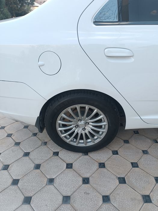 Vossen Diska Balon Sotiladi 215 60 R16 Holati Yaxshi