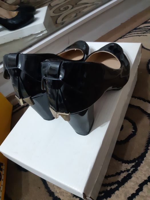 Айоллар туфлиси к