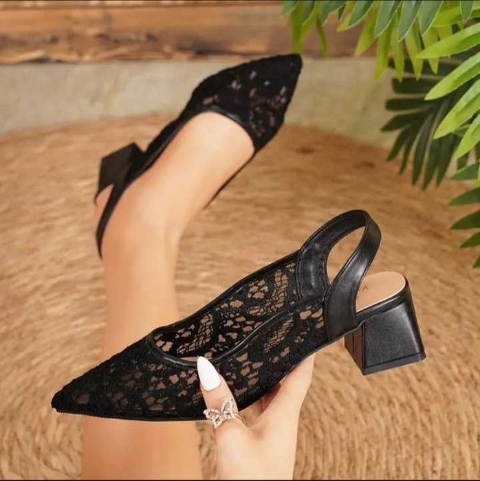 Pantofi eleganți din dantelă măsură 38