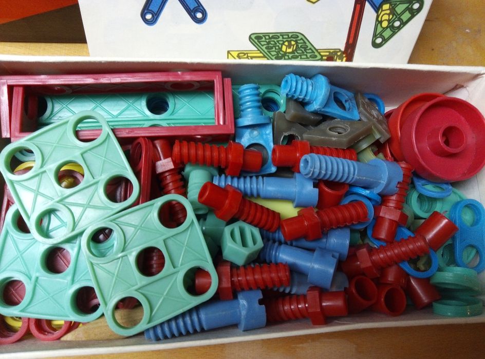 Конструктори и строител тип "Лего"