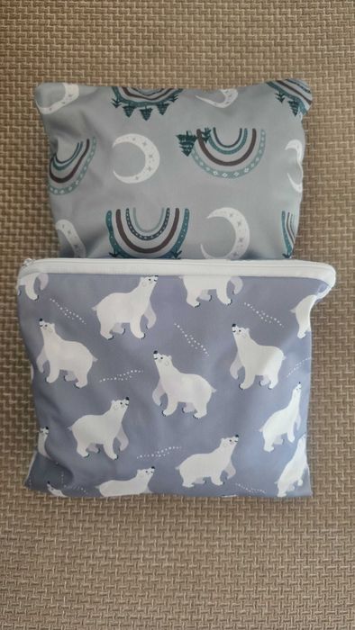 Големи лигавници с ръкави за захранване