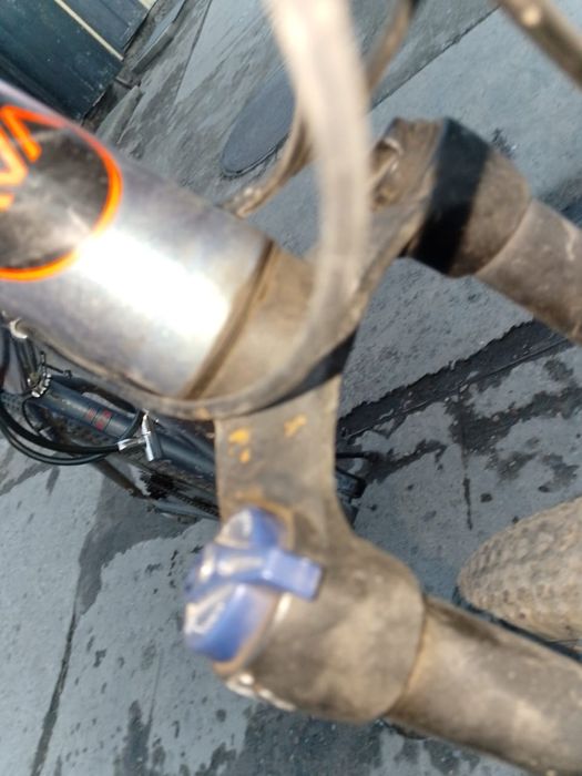 Велосипед с двумя тормазами