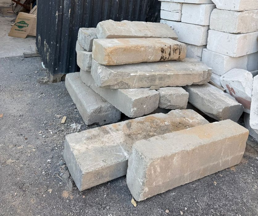 Дорожный бордюр